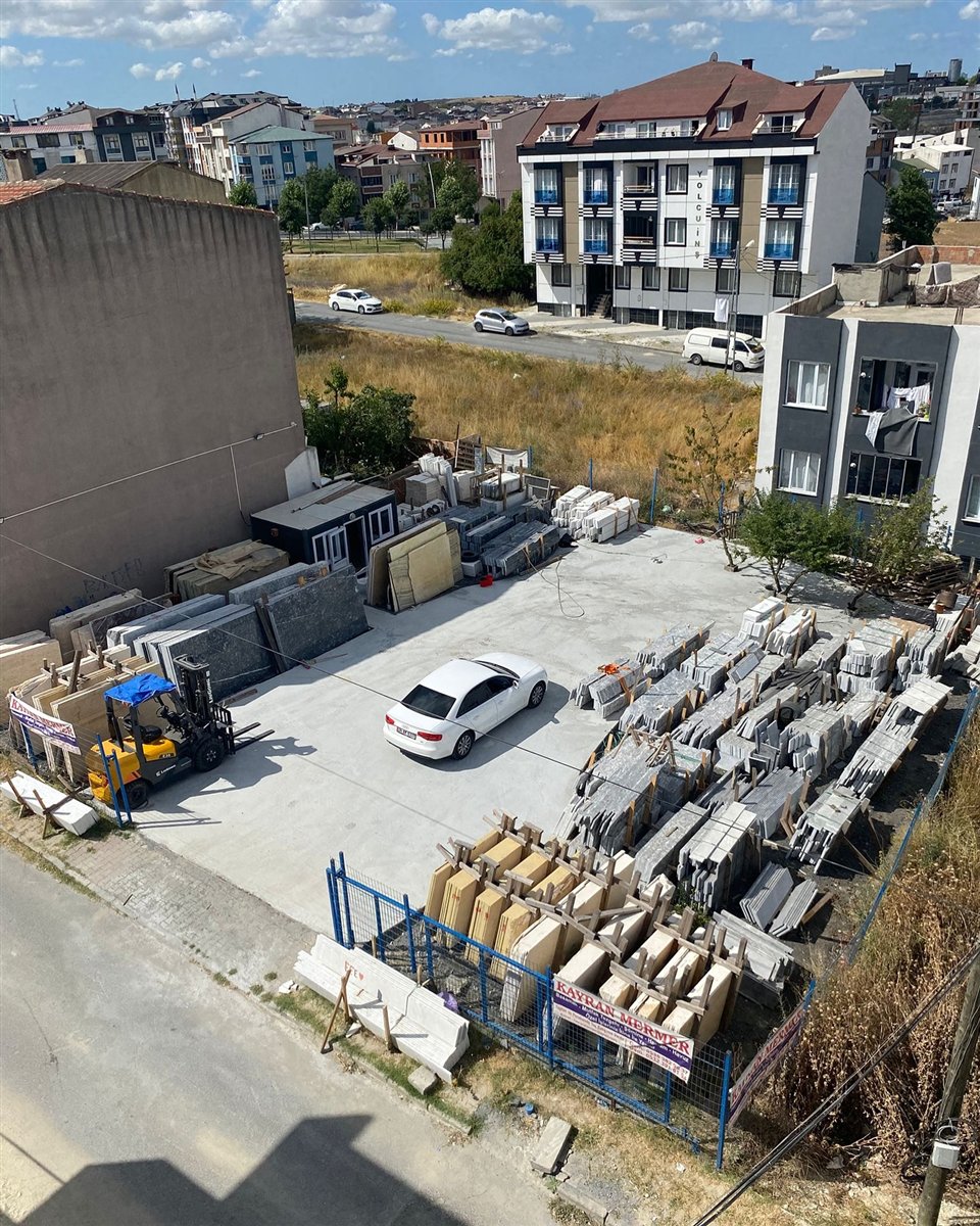Kayran Mermer Taşoluk çalışma alanı ve doğal taş stokları